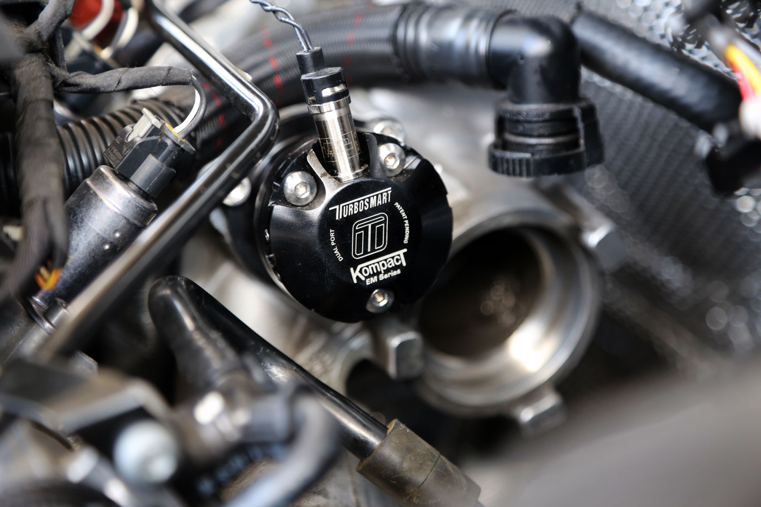 Turbosmart EM BOV Dual Port on turbo